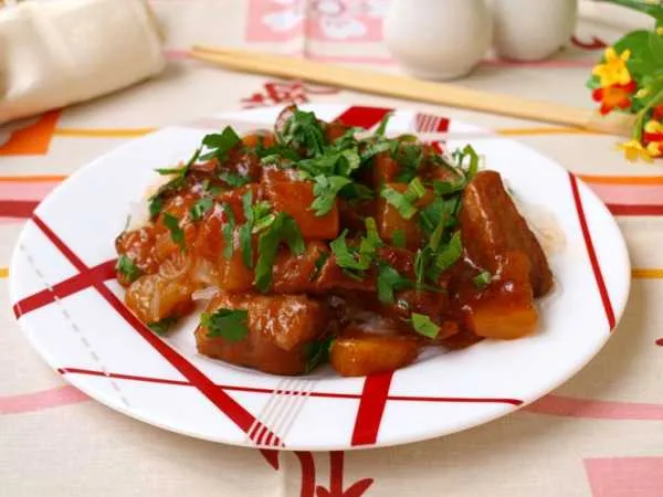 Фото блюда: Свинина в кисло-сладком соусе с ананасами