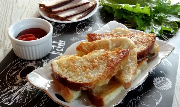 Фото блюда: Бутерброды с манкой и луком