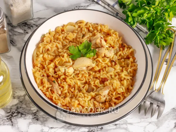 Фото блюда: Жареная лапша на сковороде с курицей