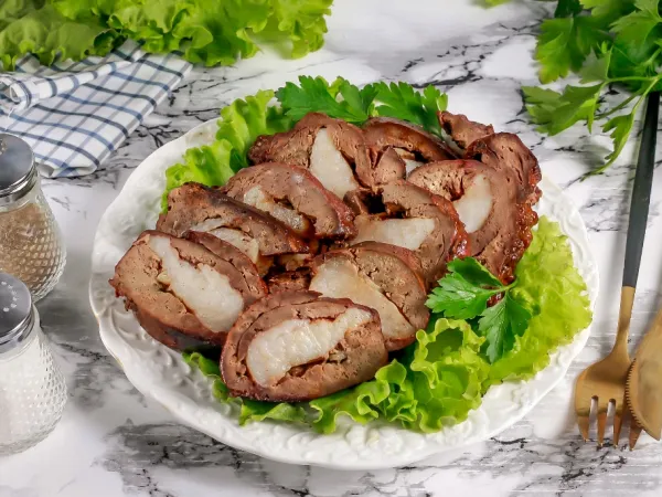 Фото готового блюда: Рулет из печени с салом