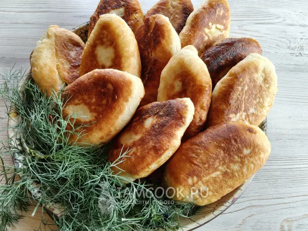 Фото готового блюда: Пирожки с картошкой и укропом