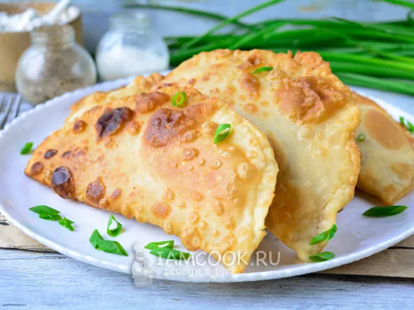 Фото готового блюда: Чебуреки со шпинатом