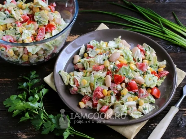 Фото блюда: Овощной салат с фасолью и йогуртовым соусом