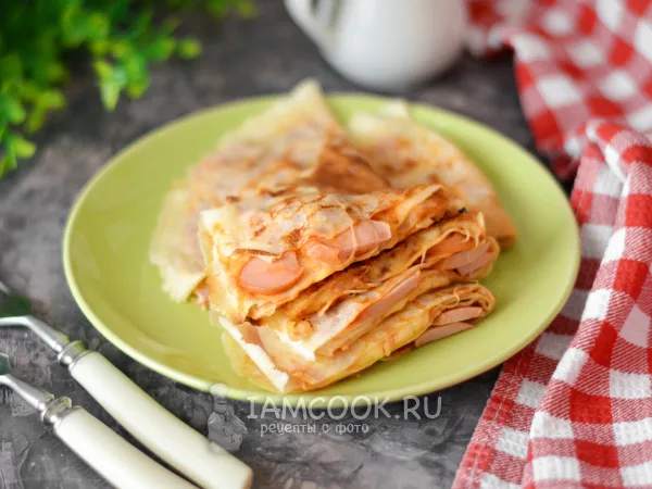 Фото блюда: Блины с сосисками и сыром