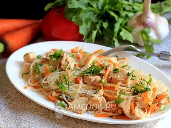 Фото блюда: Рисовая лапша с курицей и морковью