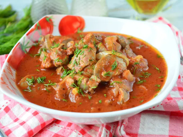 Фото готового блюда: Куриная печень в томатном соусе