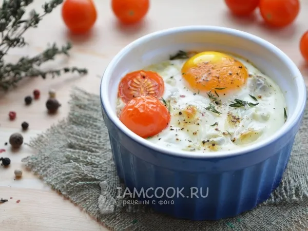 Фото блюда: Запеченные яйца с языком и помидорами