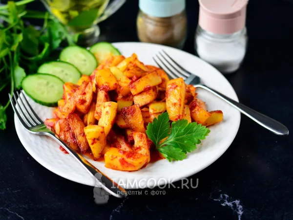 Фото готового блюда: Жареная картошка с томатной пастой