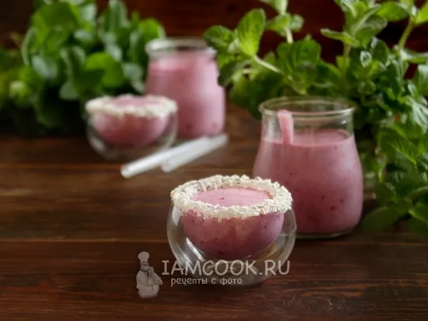 Фото блюда: Смузи с кокосовым молоком и черной смородиной