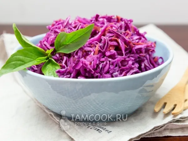 Фото готового блюда: Маринованная краснокочанная капуста (быстрая)