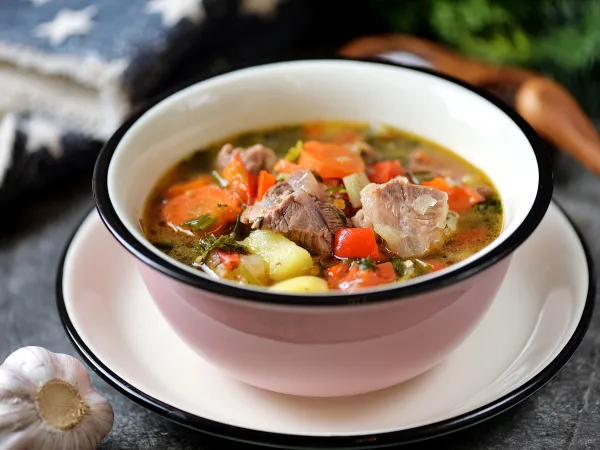 Фото готового блюда: Шулюм из говядины с картошкой в казане (на плите)