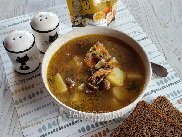 Фото блюда: Грибной суп в казане на костре