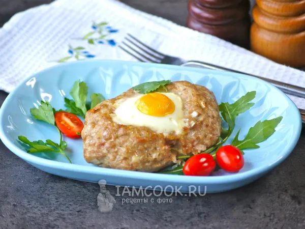 Фото готового блюда: Шницель с яйцом