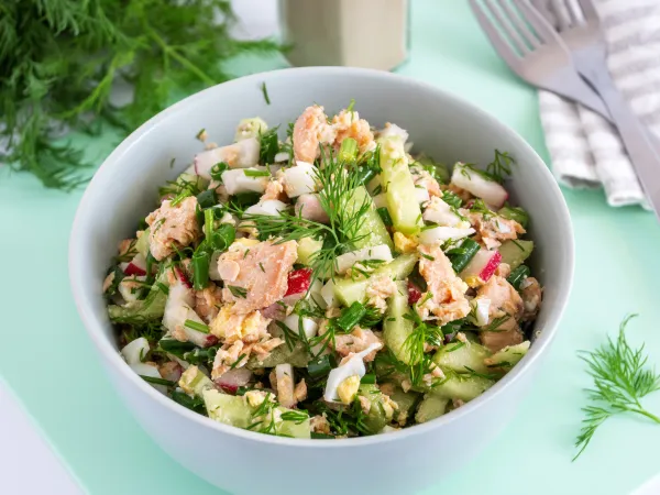 Фото готового блюда: Салат из вареной горбуши