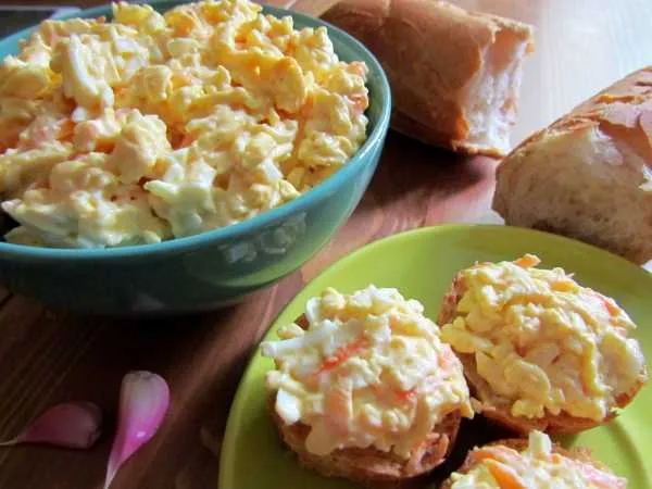 Фото блюда: Салат с плавленным сыром, яицом и морковью