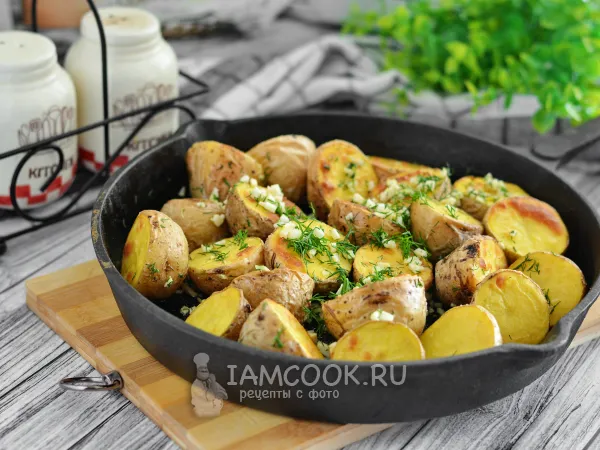 Фото готового блюда: Бэби картофель в духовке с чесноком