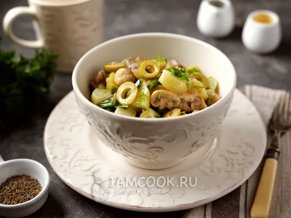 Фото готового блюда: Постный салат с картофелем и грибами