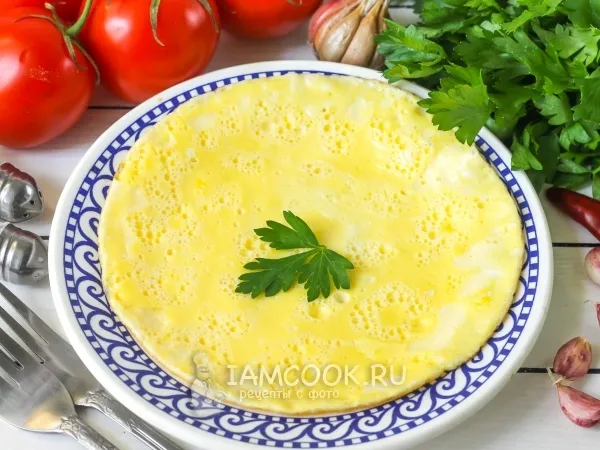Фото готового блюда: Омлет на воде на сковороде