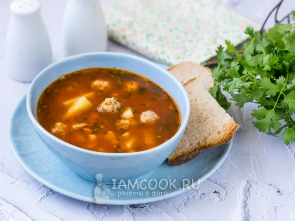 Фото готового блюда: Томатный суп с фрикадельками и фасолью