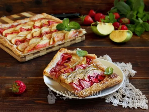 Фото блюда: Пирог с яблоками и клубникой