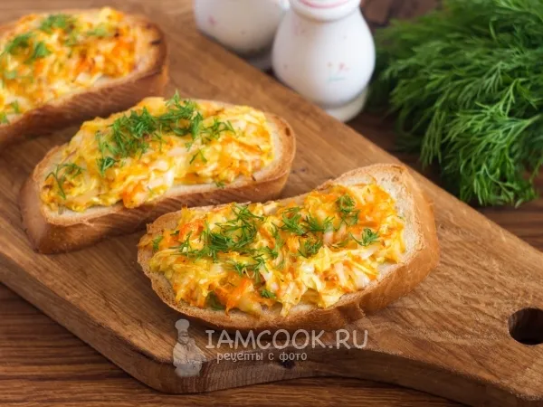 Фото готового блюда: Горячие бутерброды с кабачком и колбасным сыром