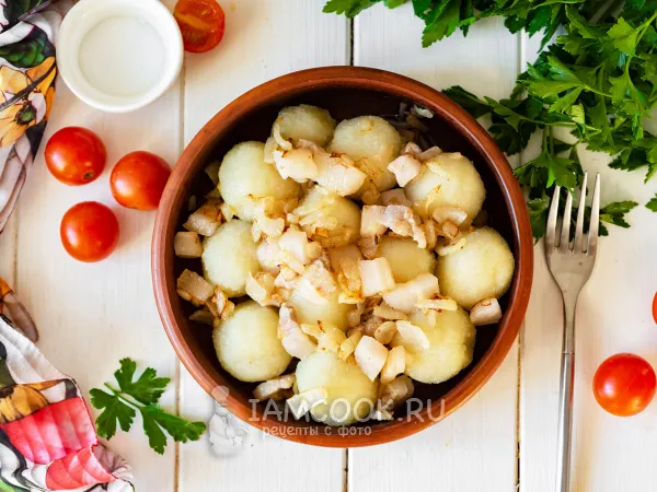 Фото готового блюда: Клецки из сырого картофеля