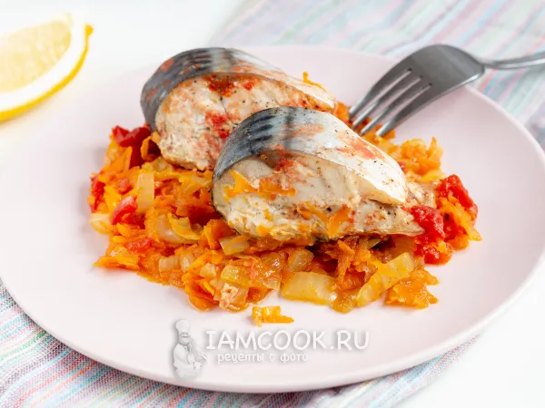 Фото блюда: Скумбрия в мультиварке с морковкой и луком