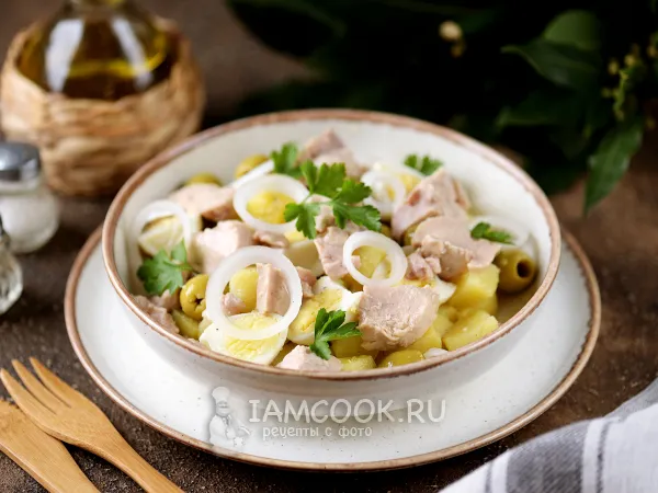 Фото блюда: Салат с печенью трески и оливками