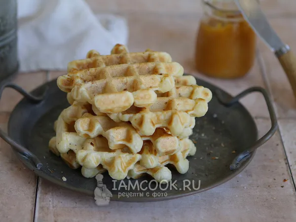 Фото готового блюда: Сладкие вафли из кабачков в вафельнице
