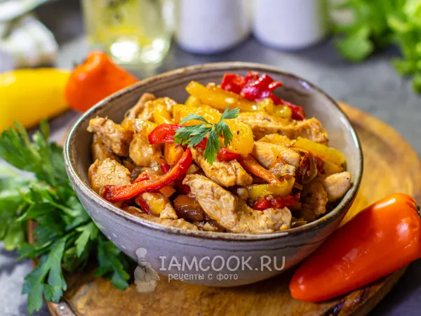 Фото блюда: Куриное филе с болгарским перцем на сковороде