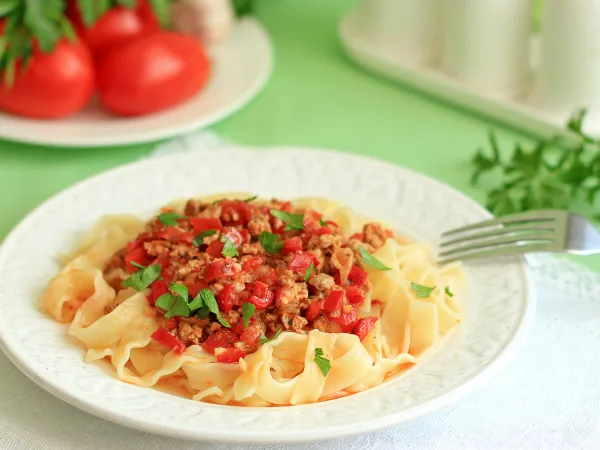 Фото готового блюда: Мясной соус из фарша с перцем и помидорами