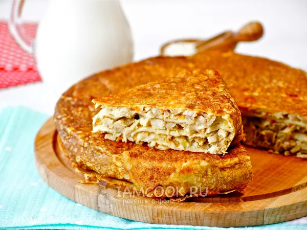 Фото готового блюда: Блинный пирог с курицей