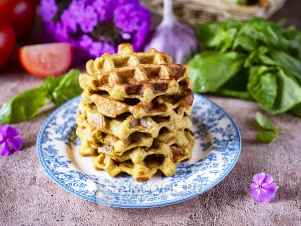 Фото готового блюда: Кабачковые вафли в мультипекаре