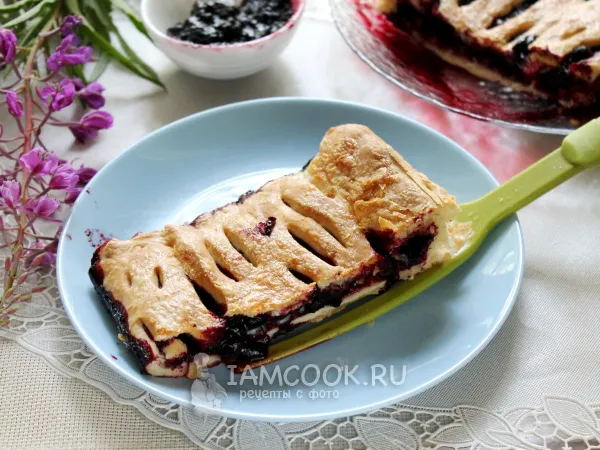 Фото готового блюда: Пирог с жимолостью