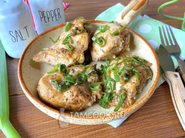 Фото готового блюда: Филе куриного бедра на сковороде