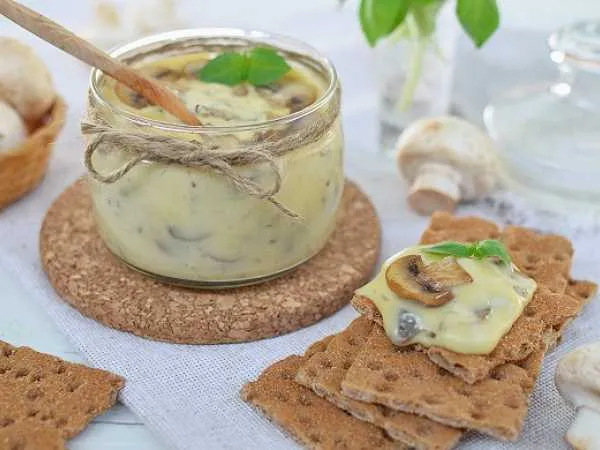 Фото блюда: Домашний плавленный сыр с грибами