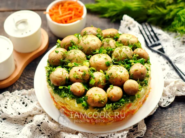 Фото готового блюда: Салат «Лесная поляна» с морковью по-корейски