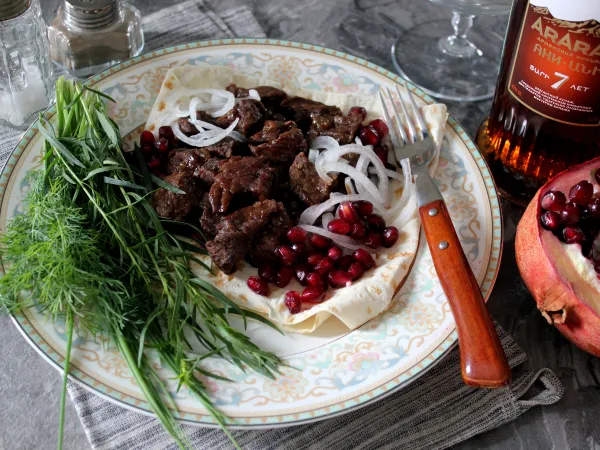Фото готового блюда: Хазани хоровац из говядины с гранатом