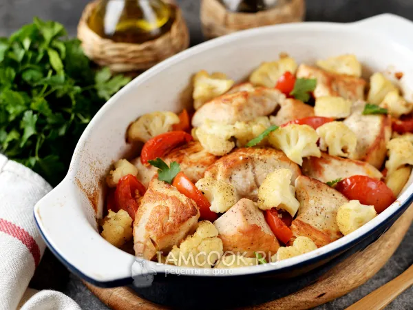 Фото готового блюда: Индейка с цветной капустой в духовке