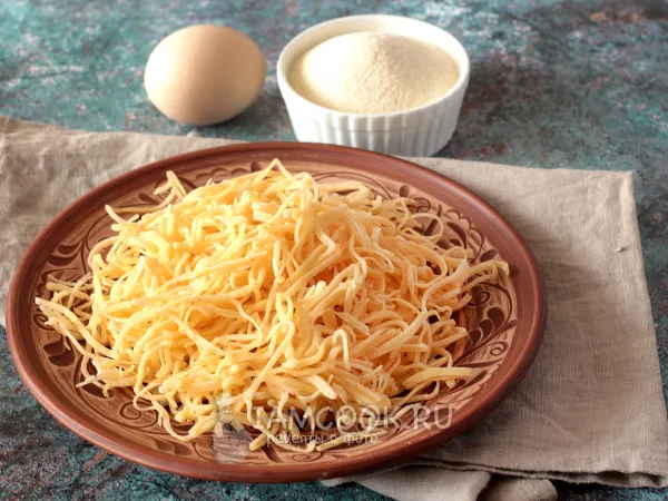 Фото готового блюда: Домашняя лапша из манки
