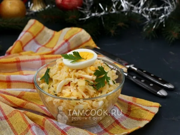 Фото блюда: Салат с квашеной капустой, сыром и яйцами