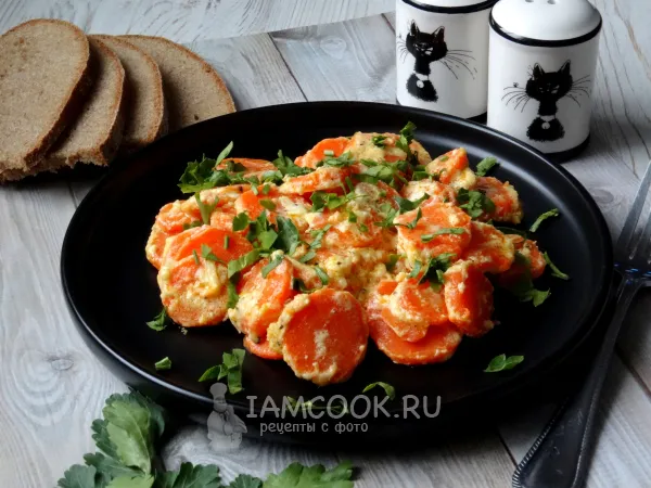 Фото блюда: Тушеная морковь в сметане на сковороде