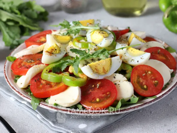Фото готового блюда: Салат с авокадо, яйцом, помидорами и сыром