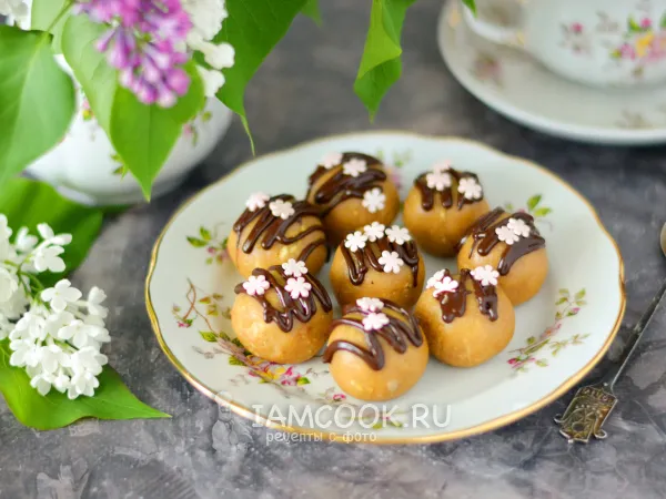 Фото блюда: Конфеты из печенья и сгущенки