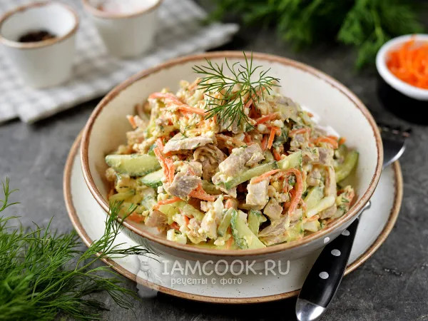 Фото блюда: Салат «Фантазия» с курицей и корейской морковью