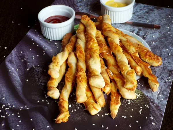 Фото блюда: Сырные палочки из дрожжевого теста