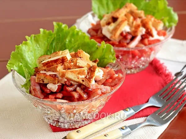 Фото блюда: Салат «Кармен» с курицей и ветчиной