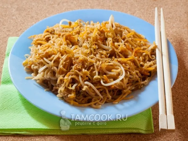 Фото готового блюда: Жареная лапша с морковью