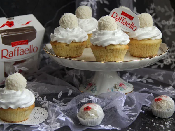 Фото блюда: Капкейки «Рафаэлло»