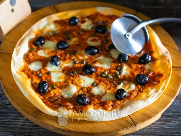 Фото готового блюда: Пицца с рыбными консервами